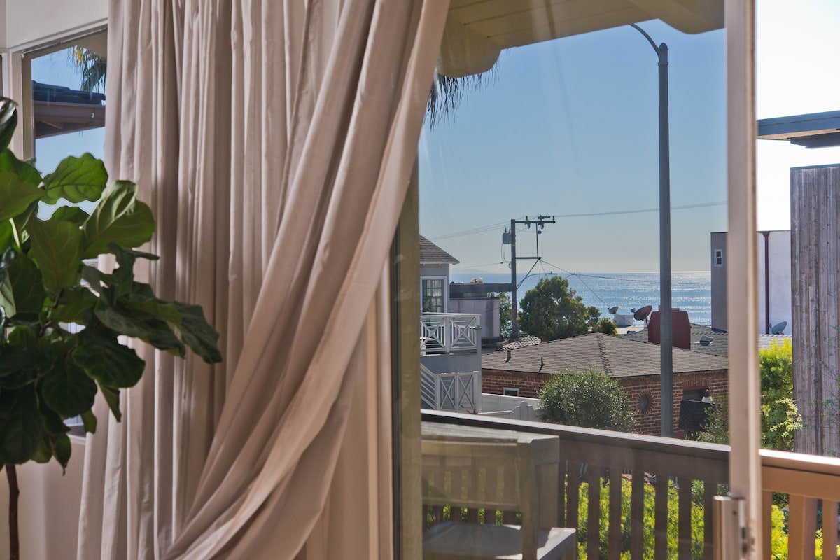 5 Bedroom Family Beach House*Ocean Views*Parking gallery image 3