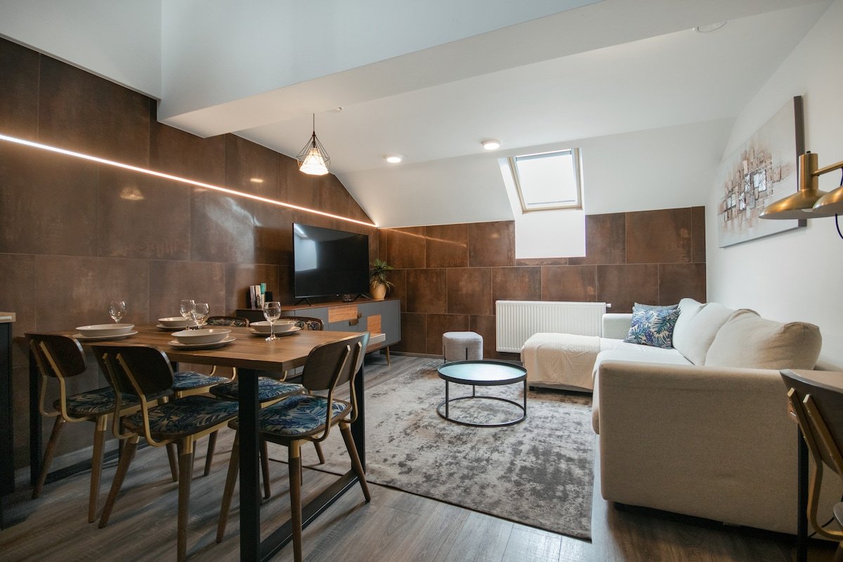 Urban Apt in Vinohrady with A/C – CORU House gallery image 2