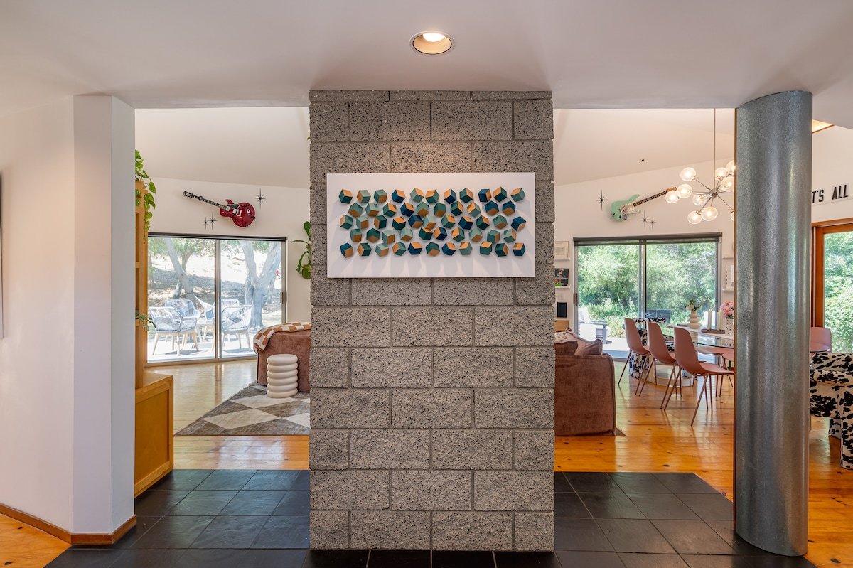 The Mod House – Home with Mountain VIEWS gallery image 3