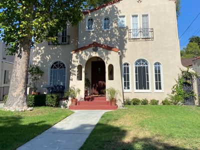 Glendale Spacious Character Home In Prime Location