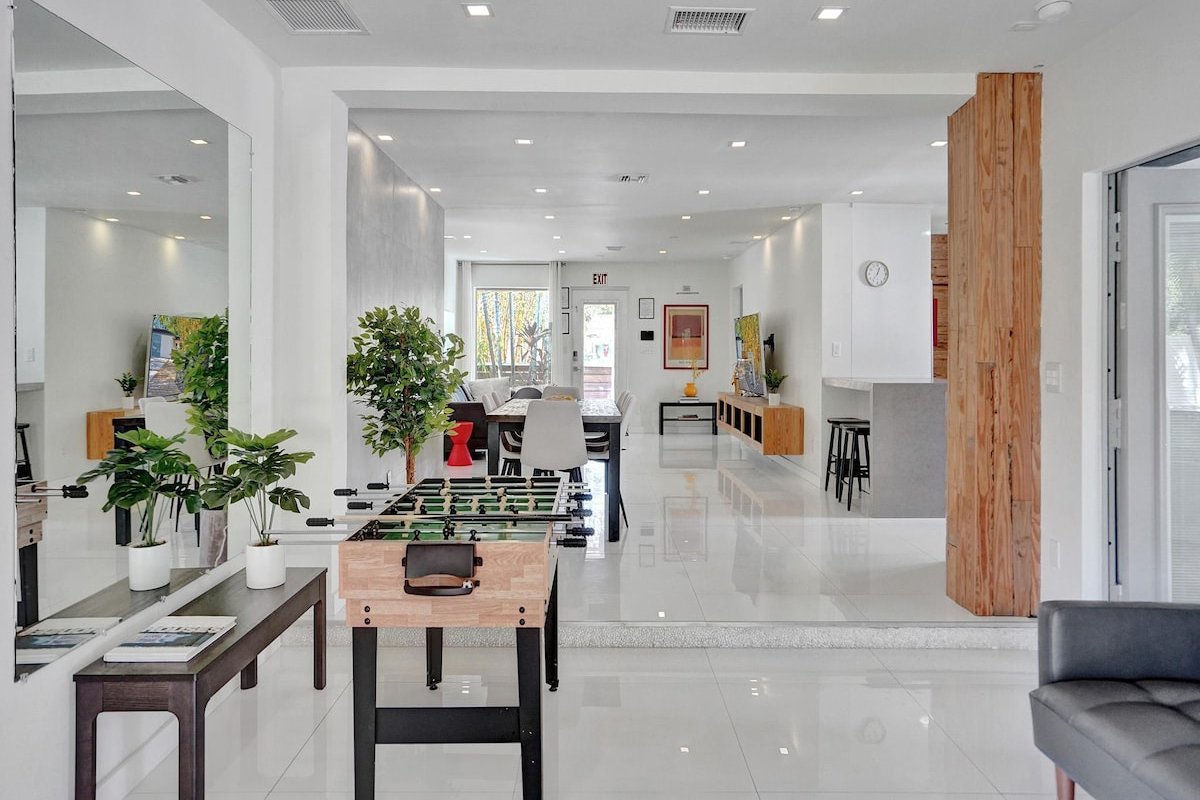 Private Waterfront Paradise minutes from Miami gallery image 5