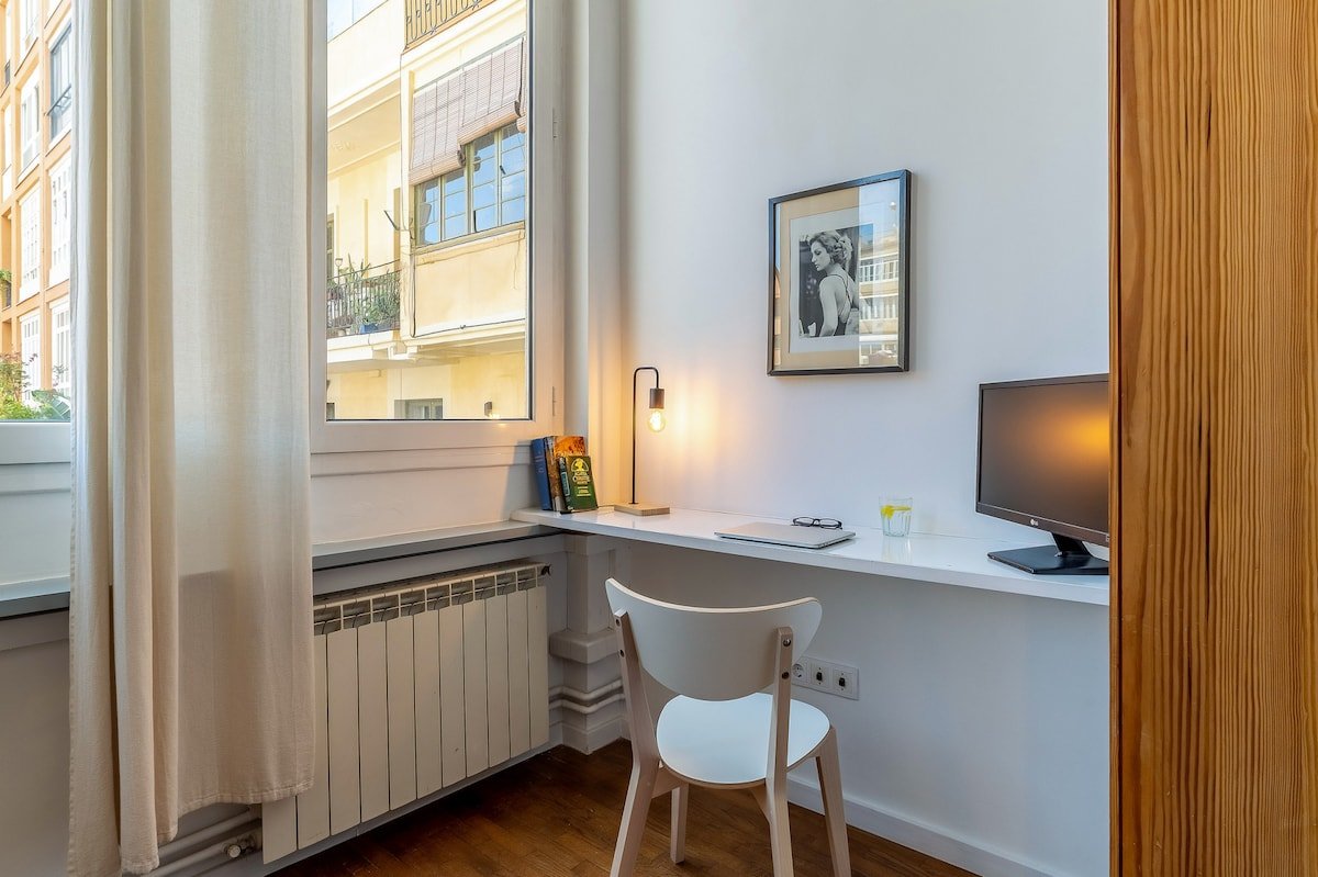 Sunny Stylish Terrace next to Paseo de Gracia gallery image 4