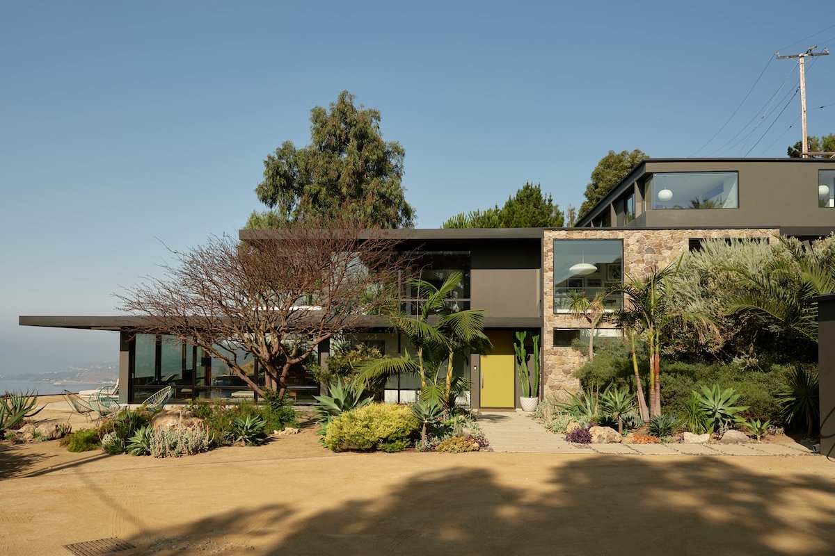 Malibu Mid-Century Modern Luxury Home Ocean Views gallery image 3