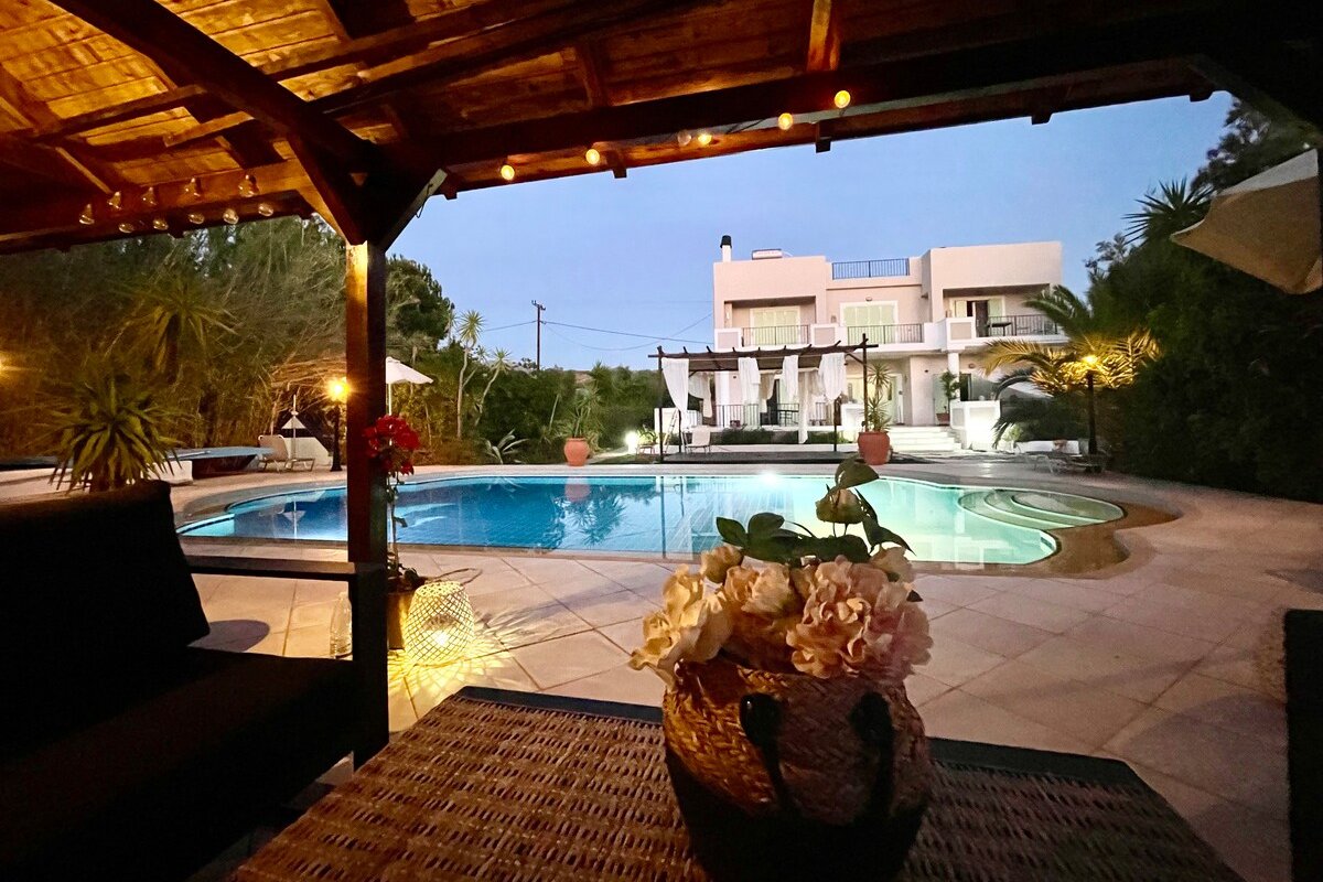 Big private pool ★Close to the beach★ Sea view gallery image 5