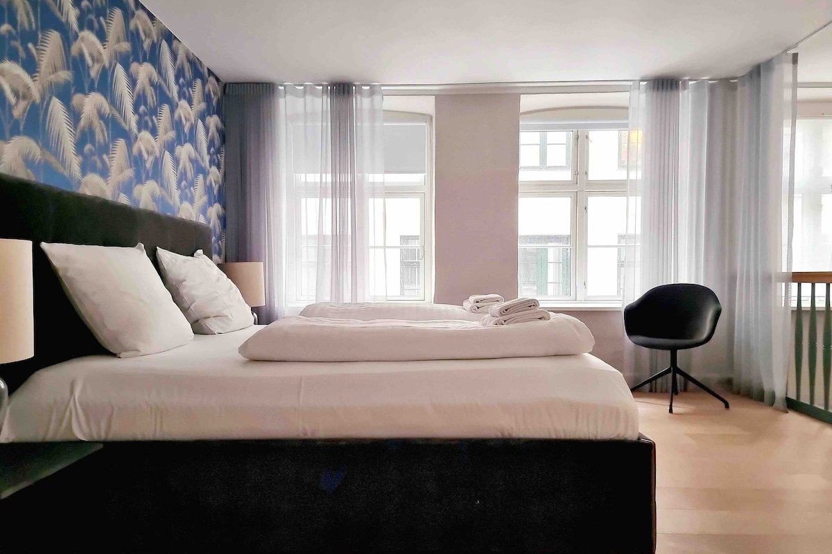 Luxury townhouse on 3 levels in the City Centre!.! gallery image 4