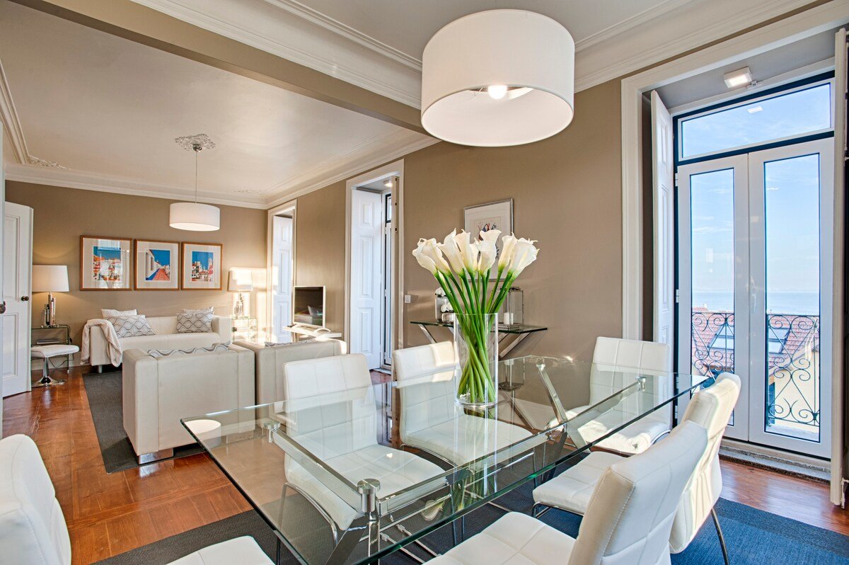 An amazing sea view apartment in Estoril gallery image 5