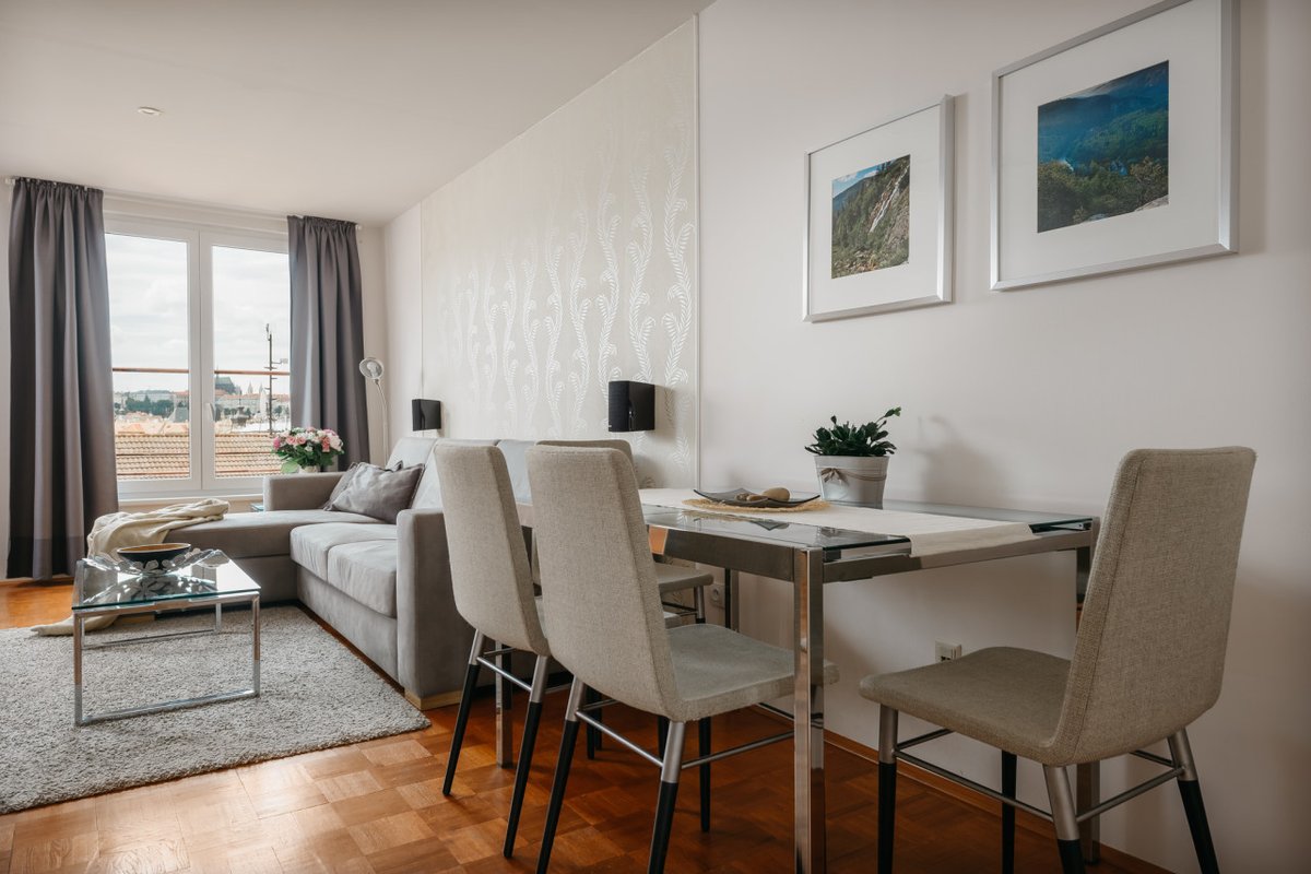 ROY 2 bdr with Prague Castle View, Parking & A/C