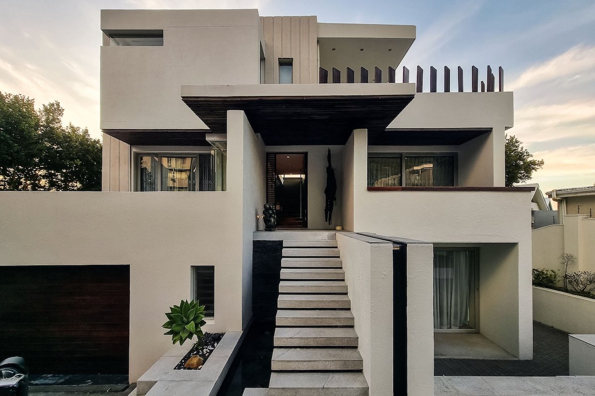 Camps Bay Beach Villa gallery image 5