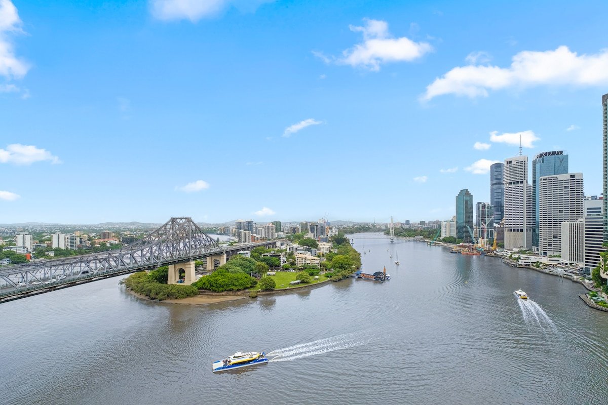 Stunning! 2Bed, 1Bath, 1Car, VIEWS ~ CBD gallery image 5