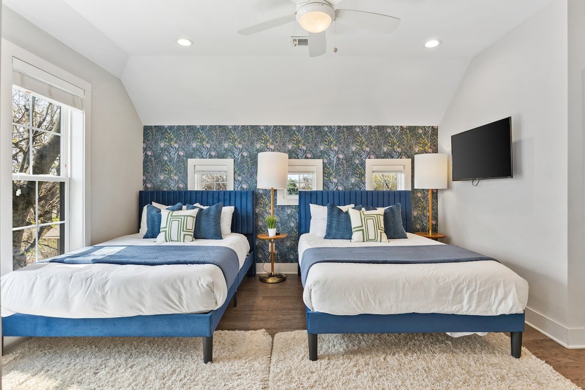 Modern Bliss – 2 mi Broadway w/ Garage by 12 South gallery image 5