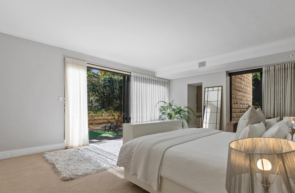 Ultra-Modern Lifestyle SaltLife Camps Bay gallery image 3