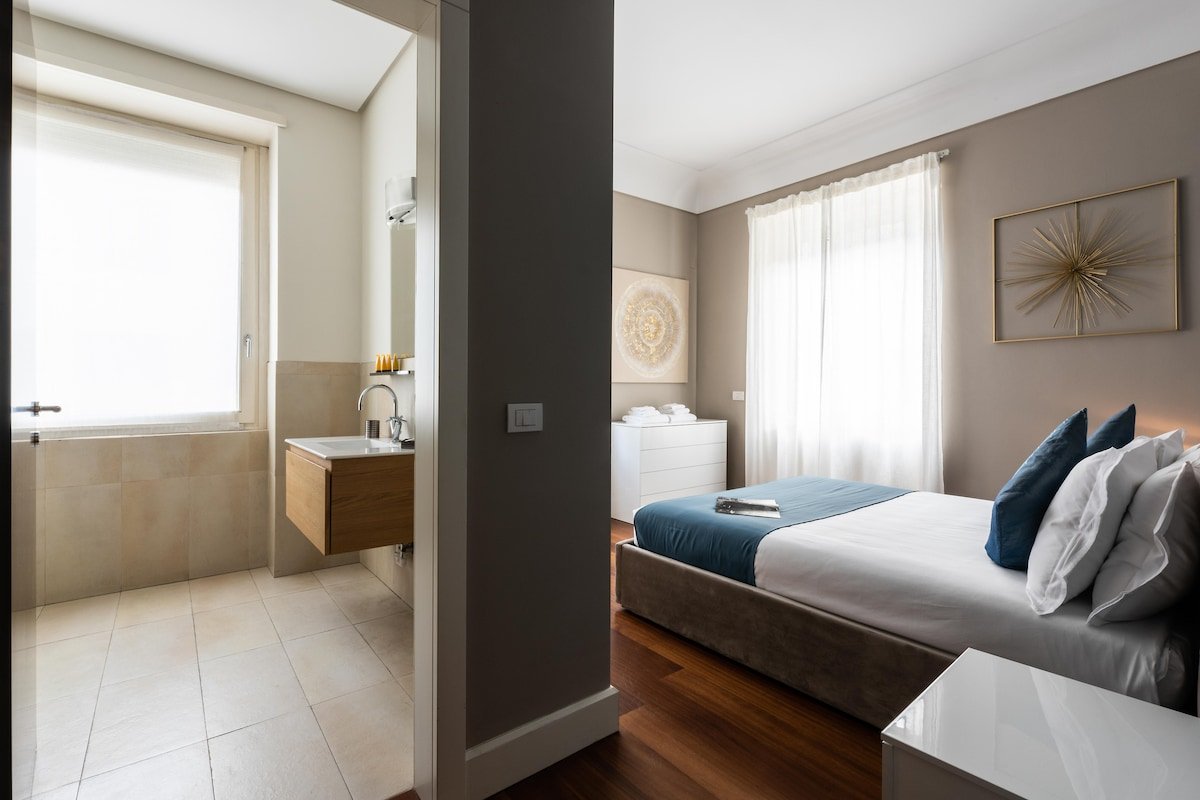 Chic Design 2 Bedroom Apartment – Duomo – 5 Guests gallery image 3