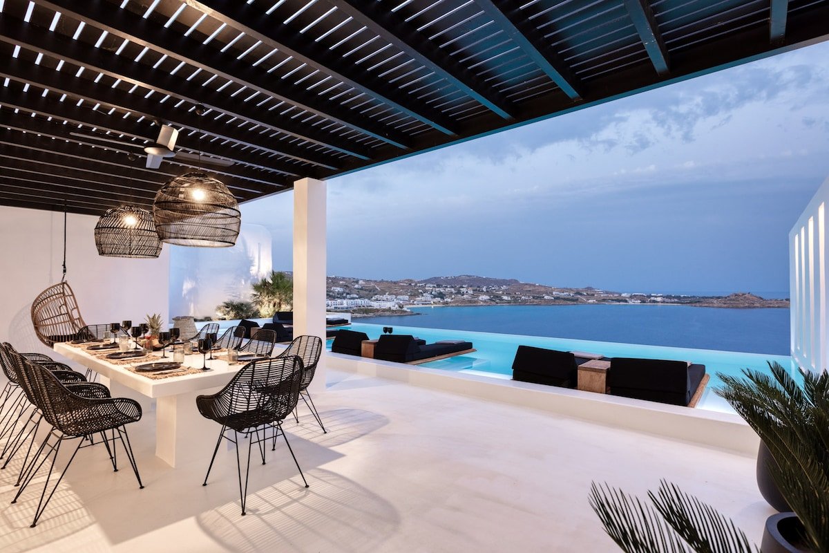 Infinity pool- Sea View- Direct to beach- Jacuzzi