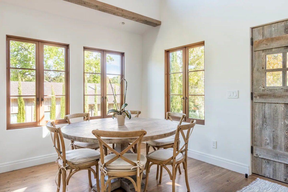 Exquisite luxury executive 3-suite cottage gallery image 3