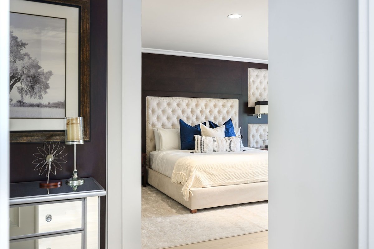 The British Properties | Pool • 11 min to Downtown gallery image 2