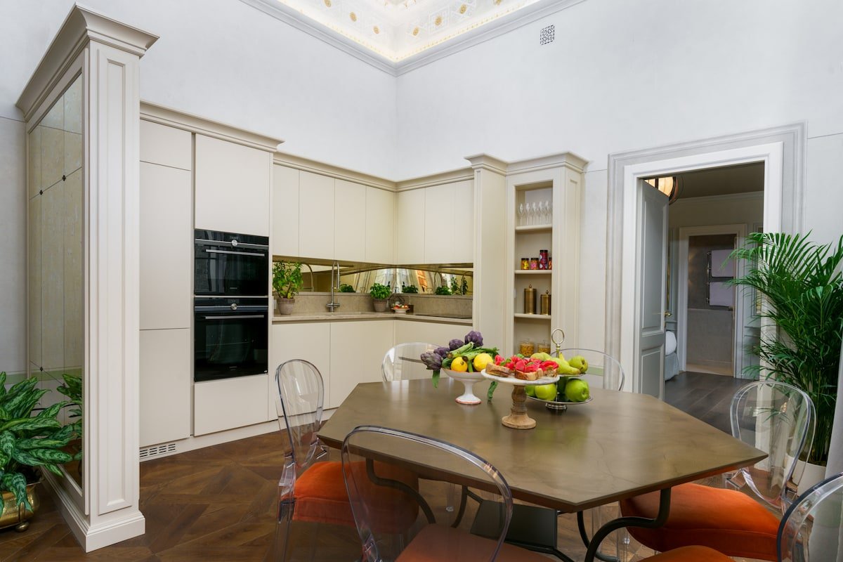 Cavalier Paolo-La Dimora degli Affreschi Florence gallery image 3