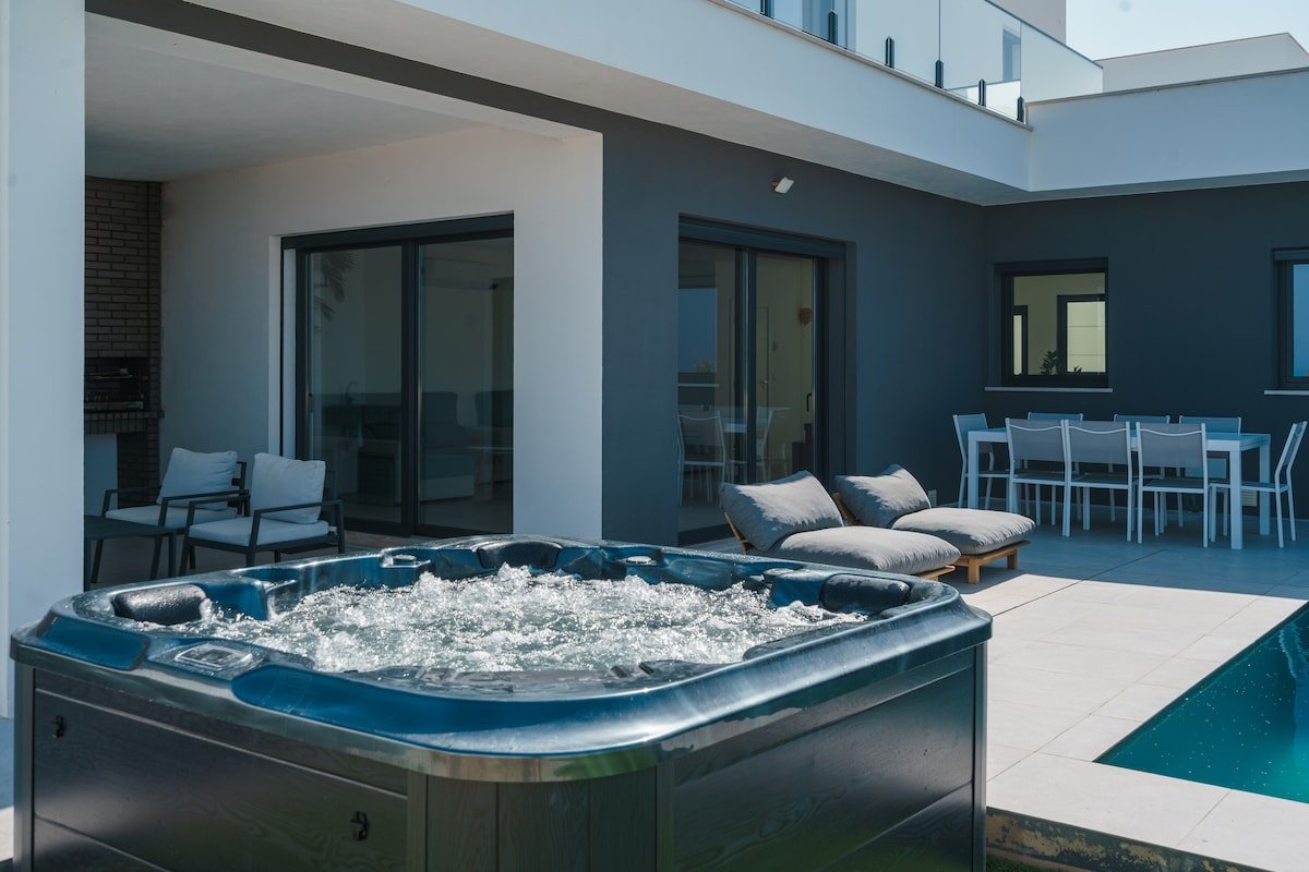 Villa Locki with ocean view gallery image 3