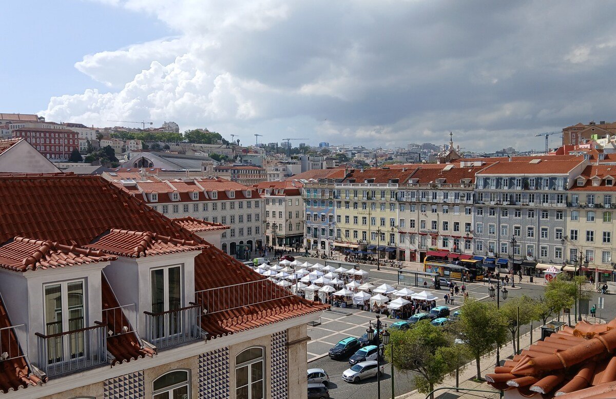 Under a Wooden Sky – Design Apt at Lisbon Downtown gallery image 4