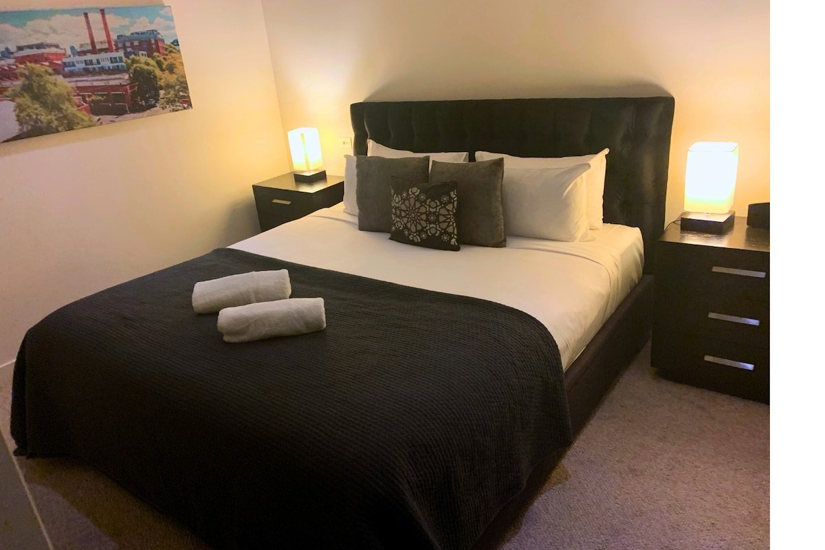 Grand Deck Vast Heritage City Views – Bespoke Home gallery image 4