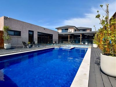 Bayside Mansion w Pool Spa and Ultimate Alfresco