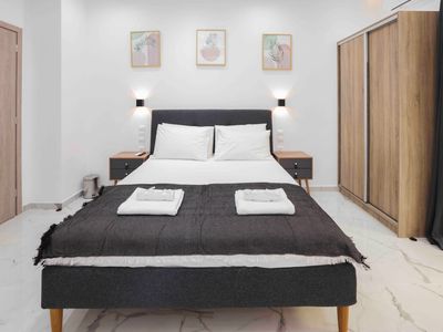 Plaka 3 bd jacuzzi mansion