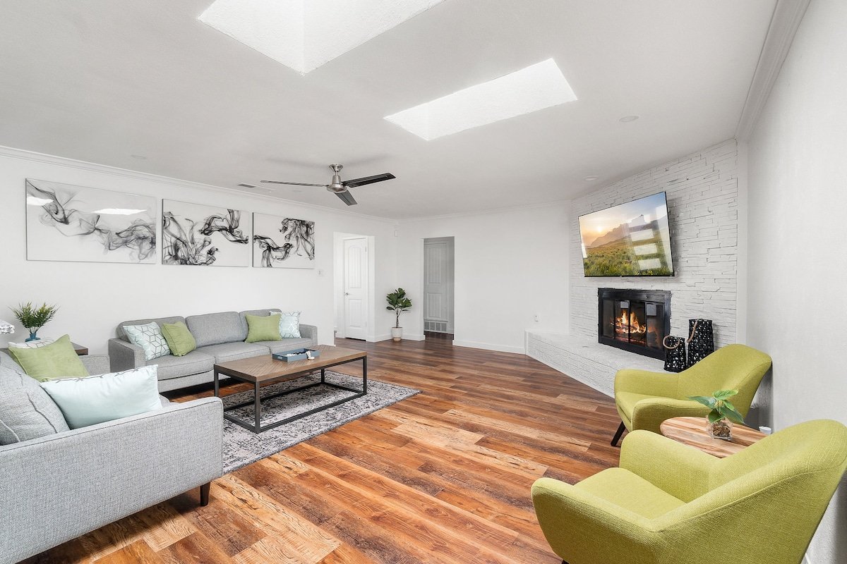 Spacious 6BR by AT&T Stadium Stockyard Heated Pool gallery image 4