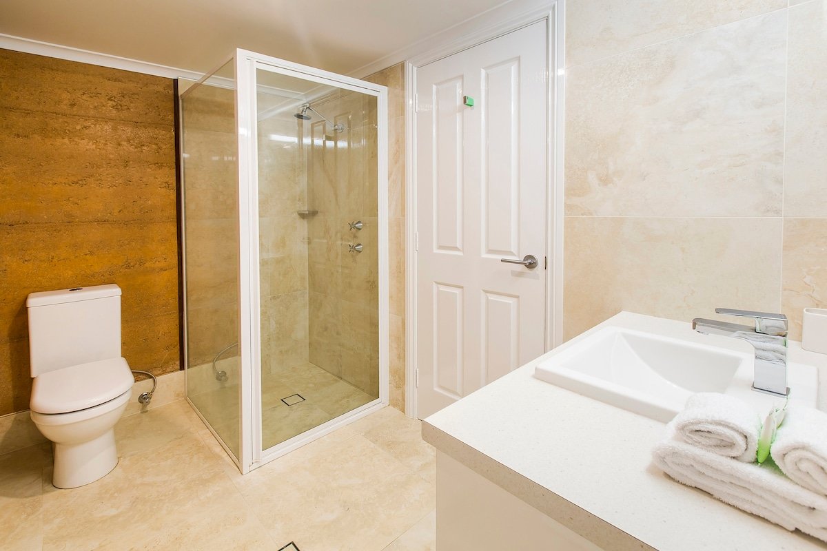 Whalers Cove, Villa Lalla Rookh with Outdoor Spa gallery image 3