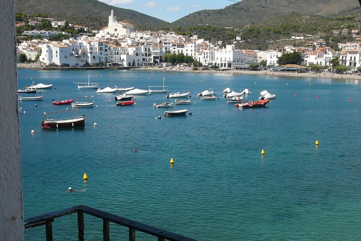 Traditional Front Sea View Cadaqués gallery image 4