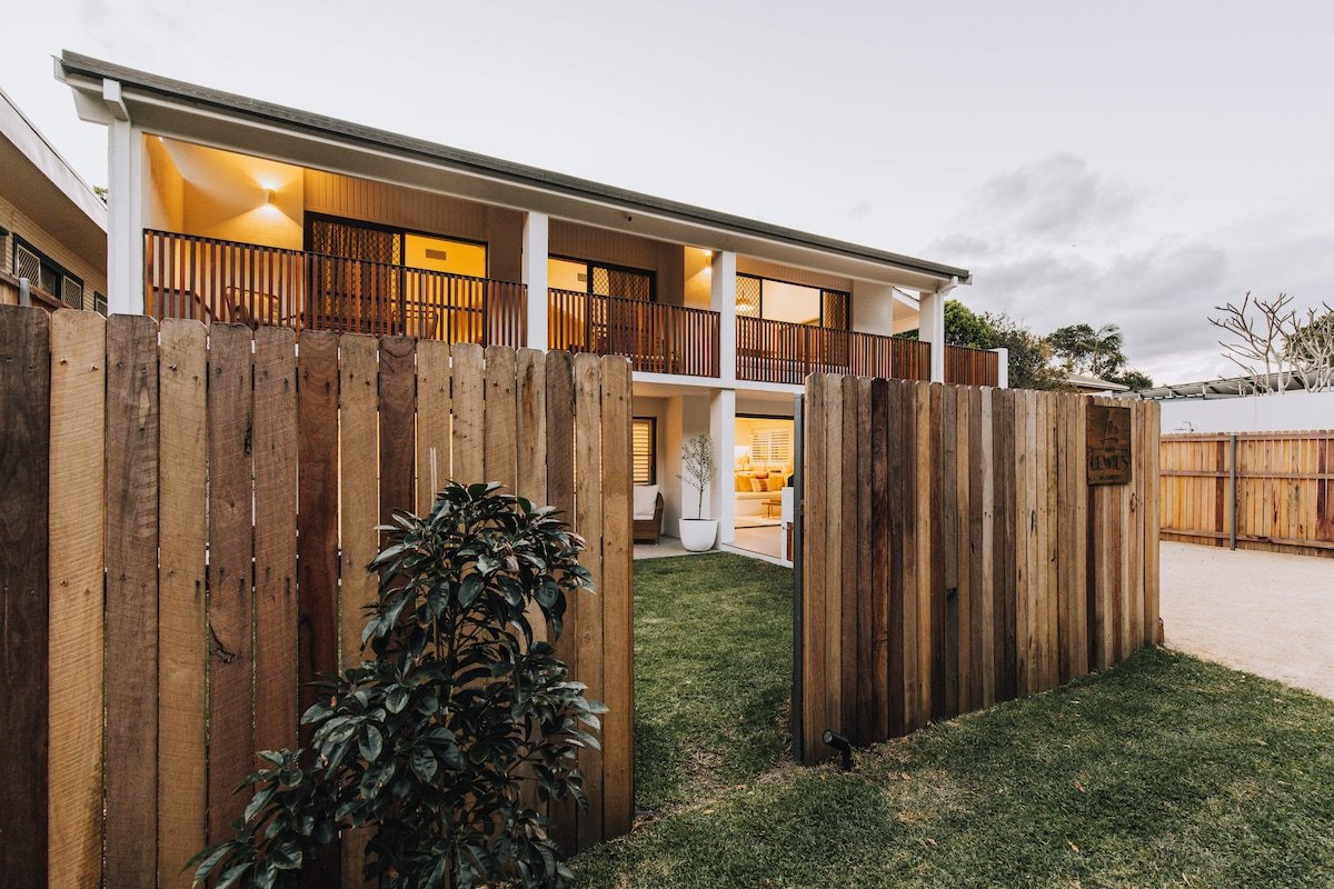 The Entire House – Lou and Lewie’s gallery image 2