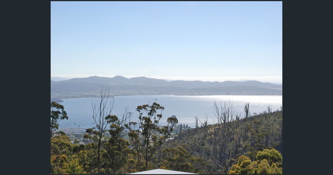 Modern executive house, stunning views over Hobart gallery image 2