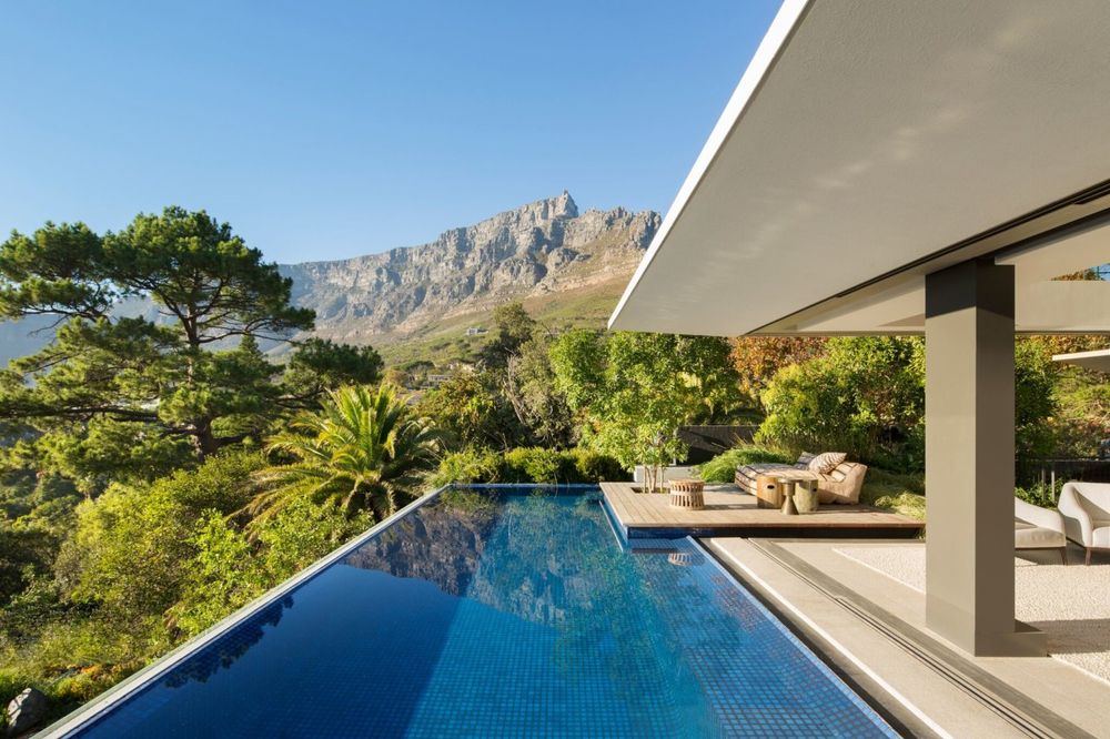 Photo 2 of Cape Kloof accommodation in Higgovale, Cape Town with 4 bedrooms and 4 bathrooms