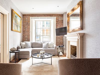 Character-filled Mayfair Residence -Hanover Square