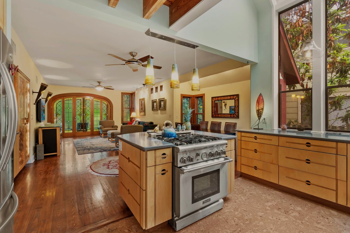 Fun House, Fantastic Location, Jacuzzi, Vid Games