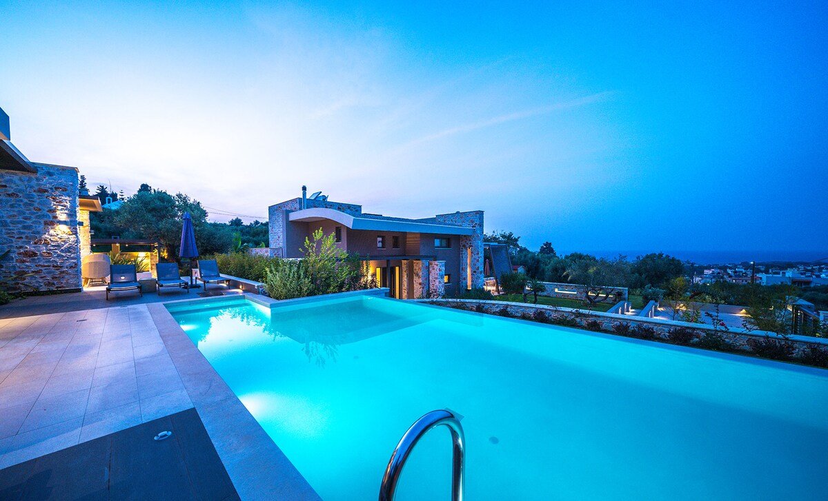 3′ to Beach / Private Pool / Gym / Games Room gallery image 3