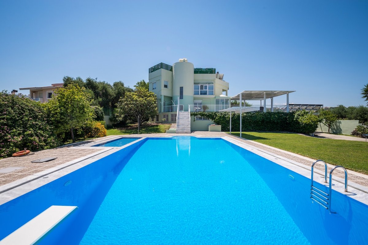 Deep Dive Pool Villa gallery image 5