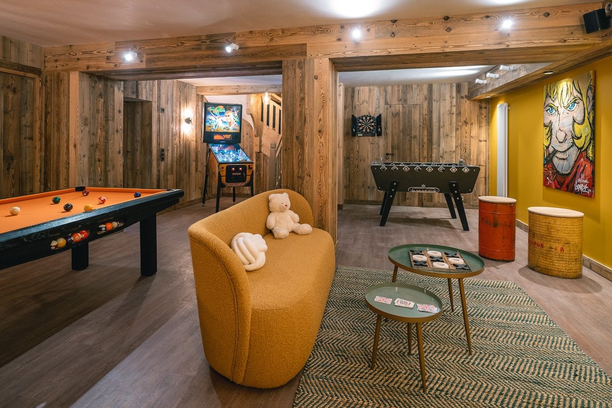 Chalet des Amis in Meribel with swimming pool gallery image 4