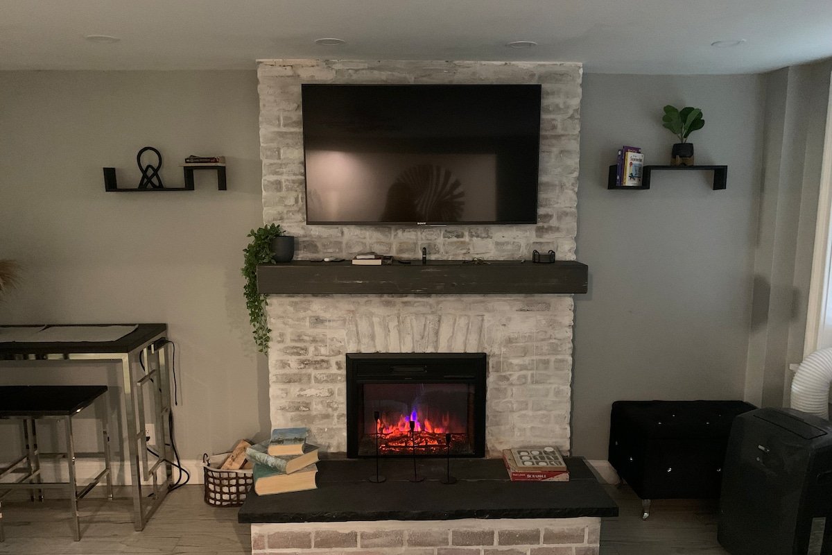 3 Bedroom Duplex w Large Backyard gallery image 3