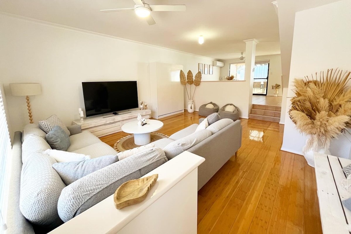 The Scarborough Beach House – 500m from the Beach gallery image 2