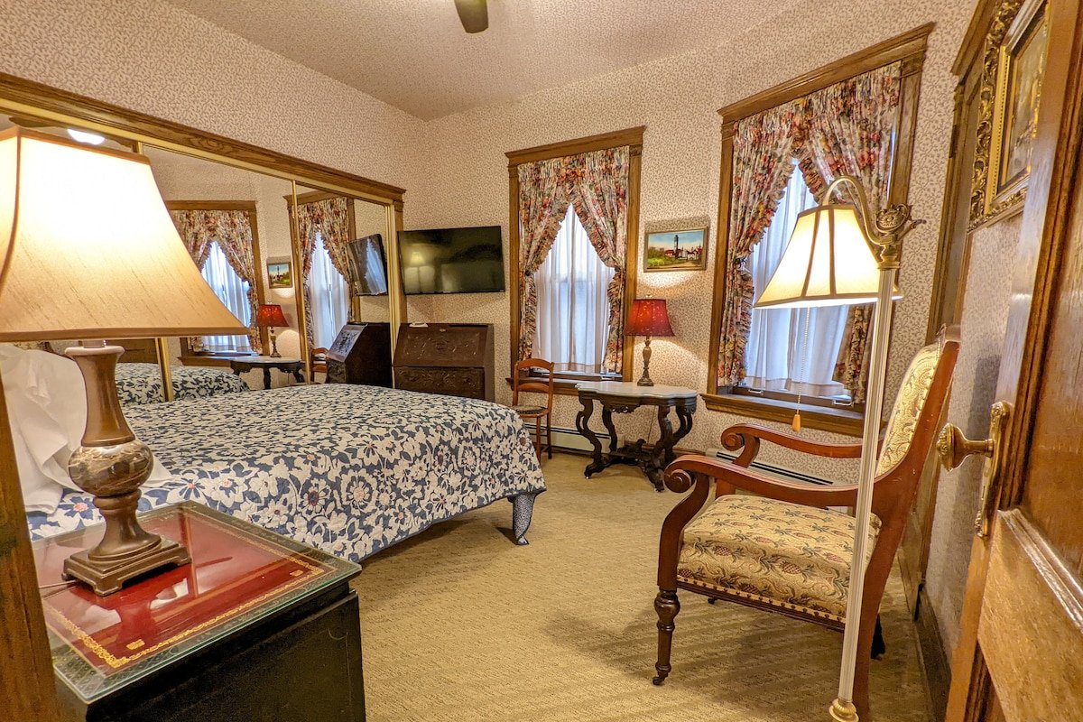 Splendid Quiet Two Bedrooms w/Pvt Bath – Near Lake gallery image 3