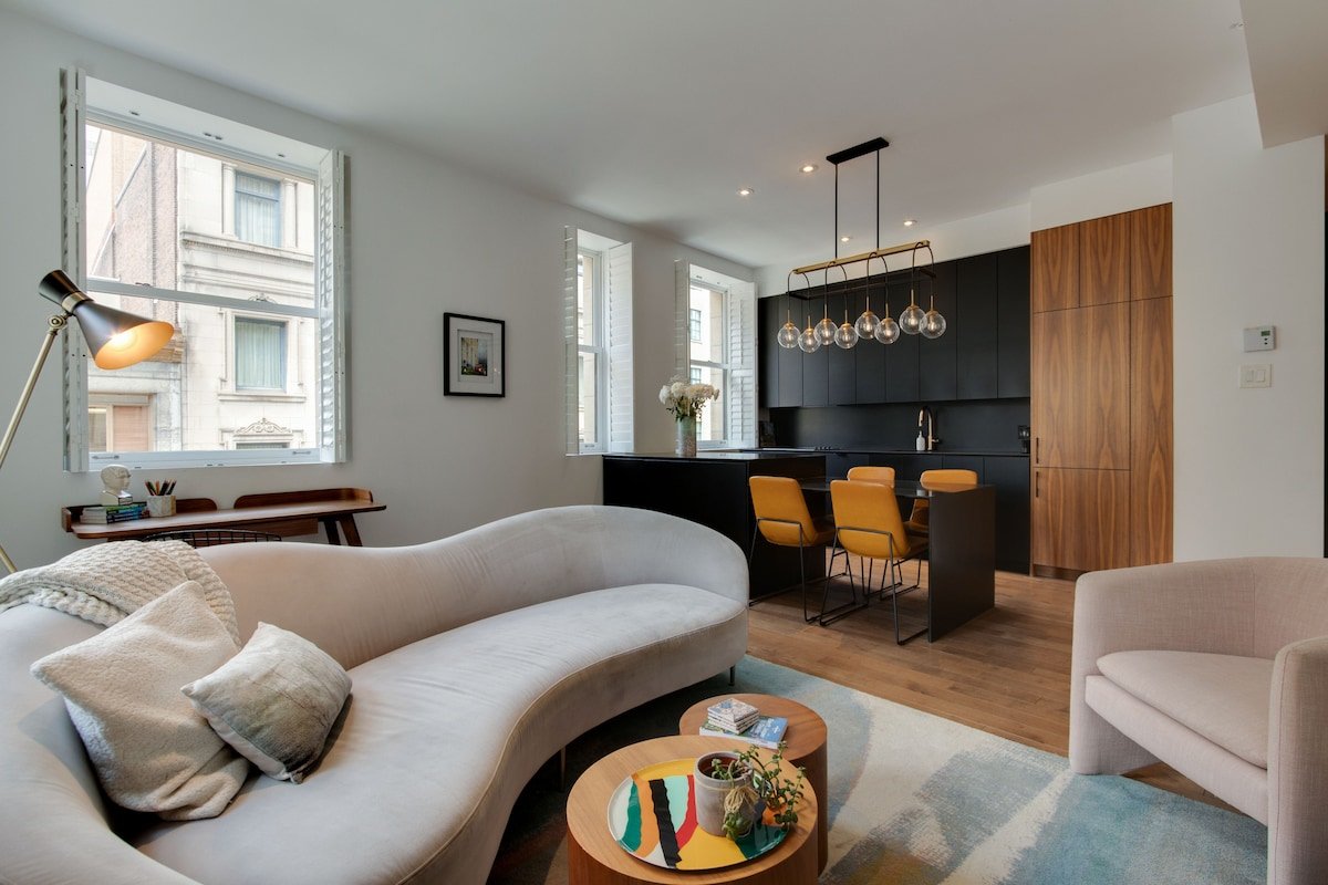 Modern And Historic – Interior Parking Included gallery image 3