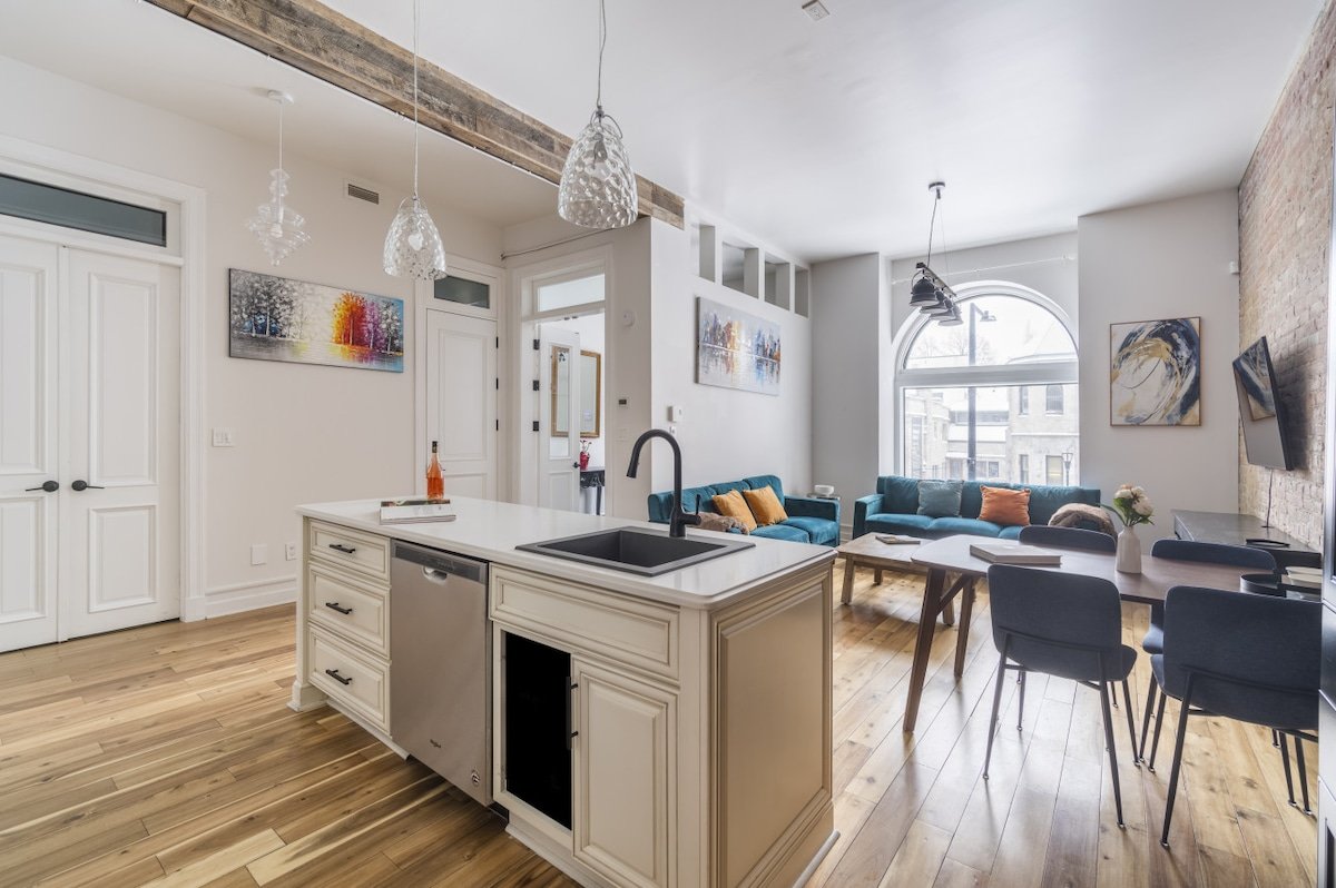 Galeria Duo: Spacious 7-Bedroom Retreat gallery image 4