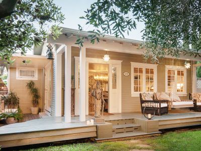 Foxden: Historic Venice Beach Walk Street Bungalow