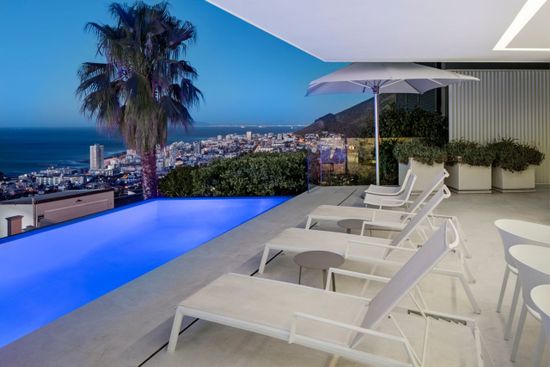 Photo 4 of Ocean View accommodation in Bantry Bay, Cape Town with 5 bedrooms and 5 bathrooms