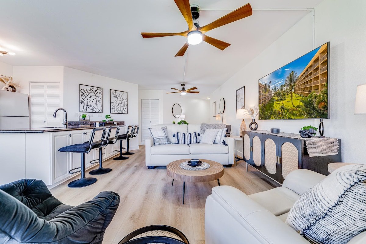 Gorgeous Modern & Sophisticated Remodeled Ocean Fr gallery image 2