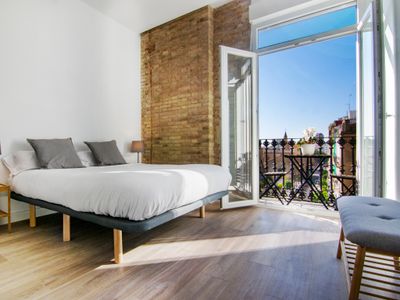 Modern apartment with balconies and good views.