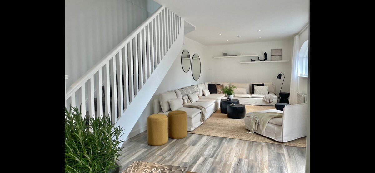 Stunning Mews House On A Historic Estate Killiney gallery image 2