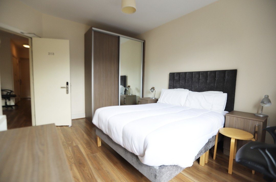 4 Bed 2 Bath City Centre gallery image 2