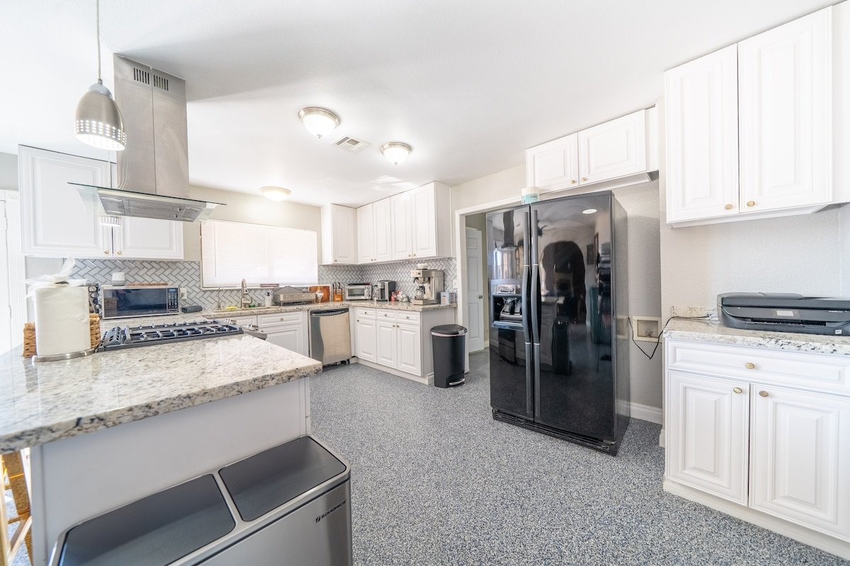 Wild West Retreat: Luxurious Ranch-Style Getaway gallery image 4