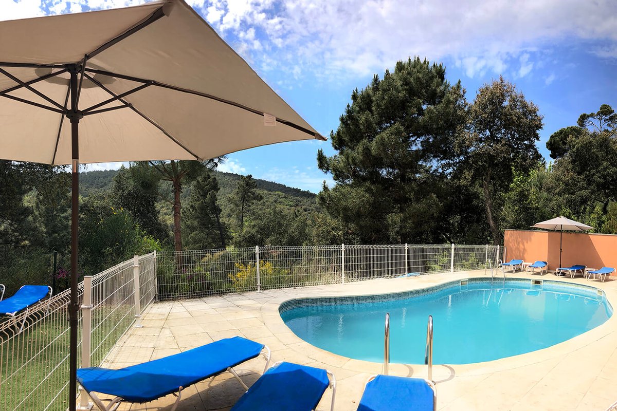 Villa ideal 4 o 5 familias 8 hab. 6 WC tranquila