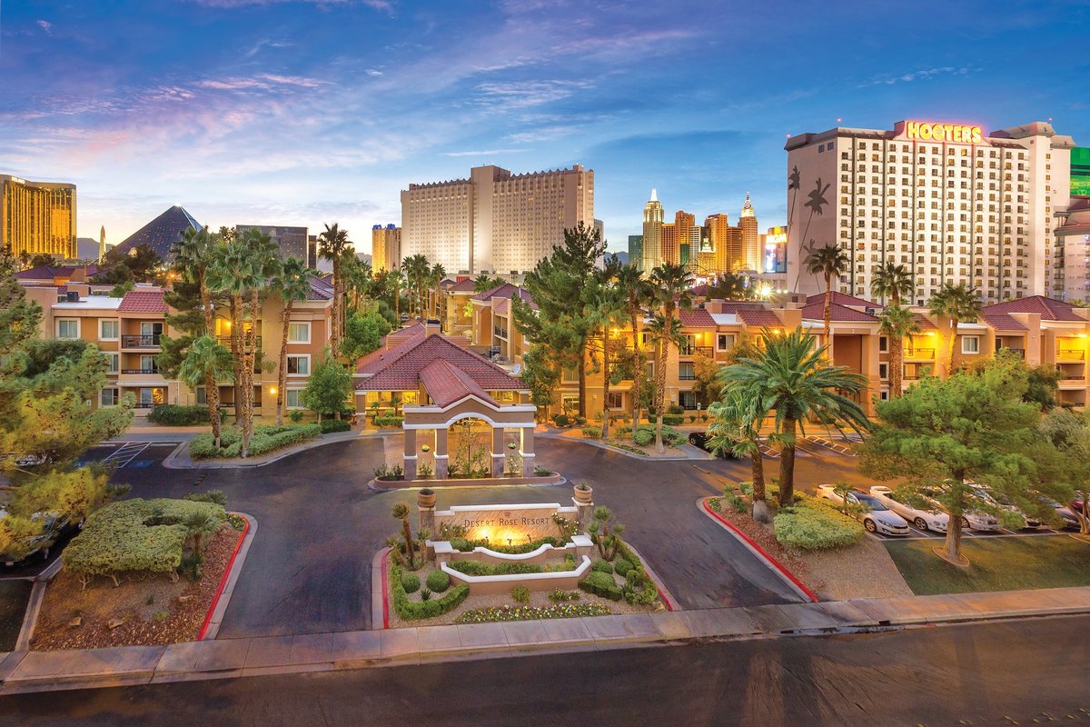 Beautiful Hotel in Desert Rose Resort – 2BD Sleeps